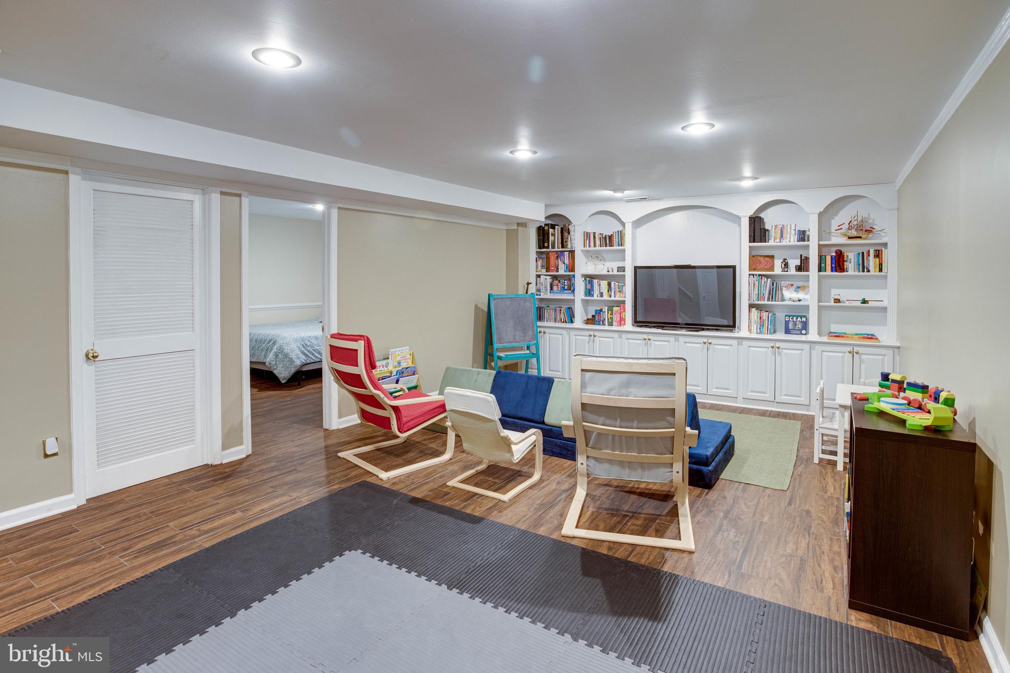 1542 Deer Point Way Reston, VA 20194 - Photo 44 of 68 Lower Level with Crown Molding