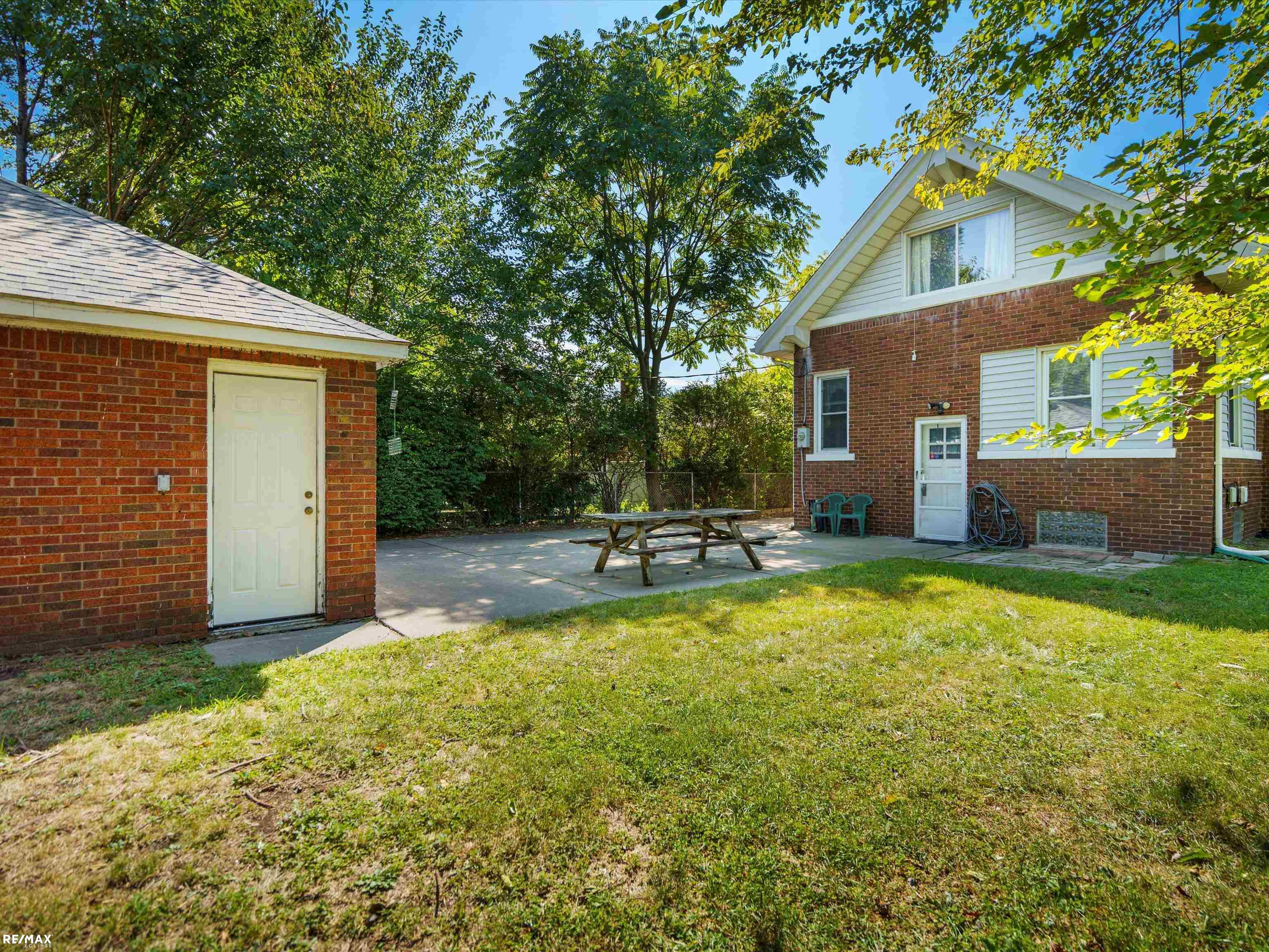 15611 Charles R Avenue Eastpointe, MI 48021 - Photo 40 of 47 50187488-56c9530b-73e6-49ad-8b6b-a87dd52b747a.JPG