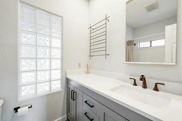 $3,100 | 1741 Spyglass Drive, Unit 119, Austin, TX 78746