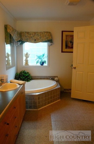 4040 Hardin Road Boone, NC 28607 - Photo 10 of 13 Gallery Image 10