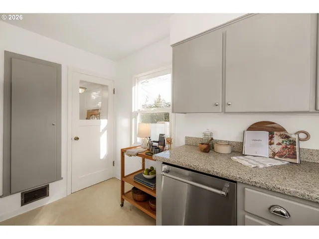 $599,900 | 4231 Southeast Long Street, Portland, OR 97206