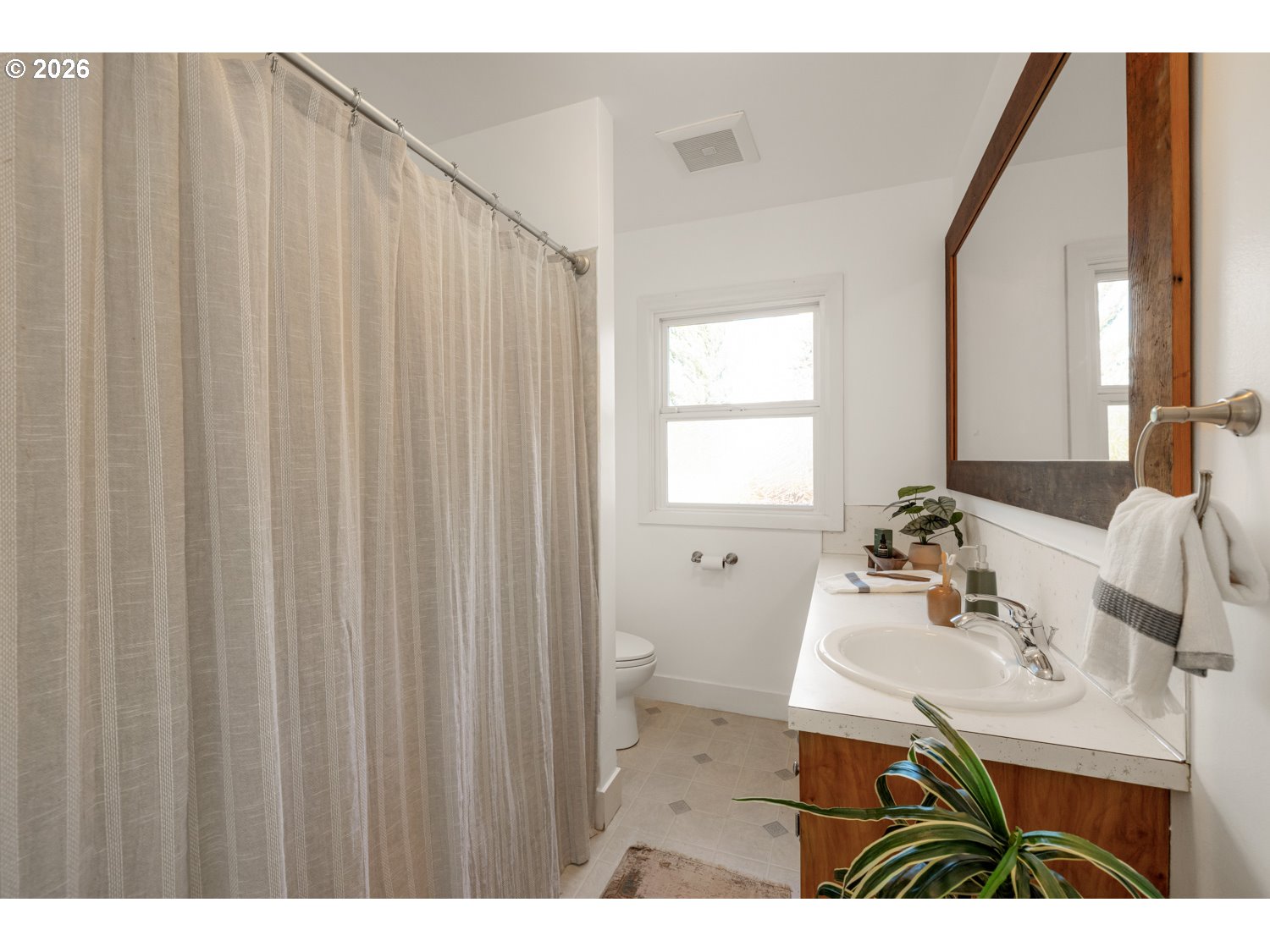 4231 Southeast Long Street Portland, OR 97206 - Photo 12 of 42