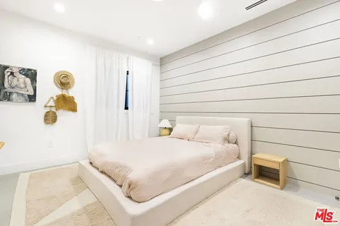 $5,295,000 | 6310 Mirror Lake Drive, Los Angeles, CA 90068