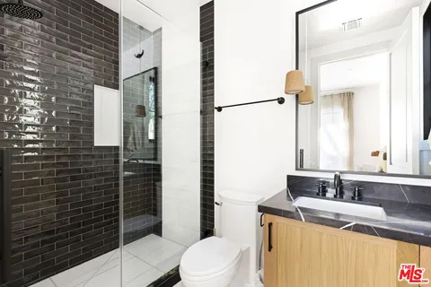 $5,295,000 | 6310 Mirror Lake Drive, Los Angeles, CA 90068