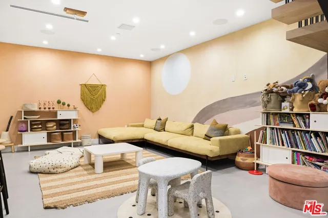 $5,295,000 | 6310 Mirror Lake Drive, Los Angeles, CA 90068