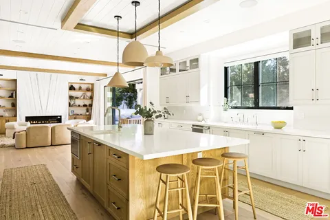 $5,295,000 | 6310 Mirror Lake Drive, Los Angeles, CA 90068