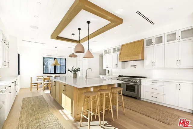 $5,295,000 | 6310 Mirror Lake Drive, Los Angeles, CA 90068