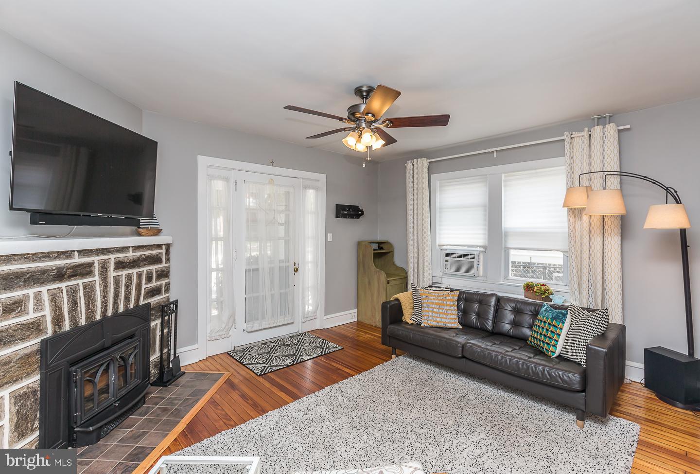 2504 East County Line Road Ardmore, PA 19003 - Photo 7 of 29 Living Room