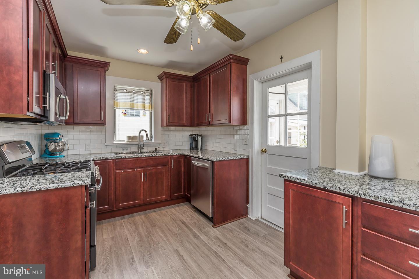 2504 East County Line Road Ardmore, PA 19003 - Photo 10 of 29 Beautiful New Kiychen With O/E