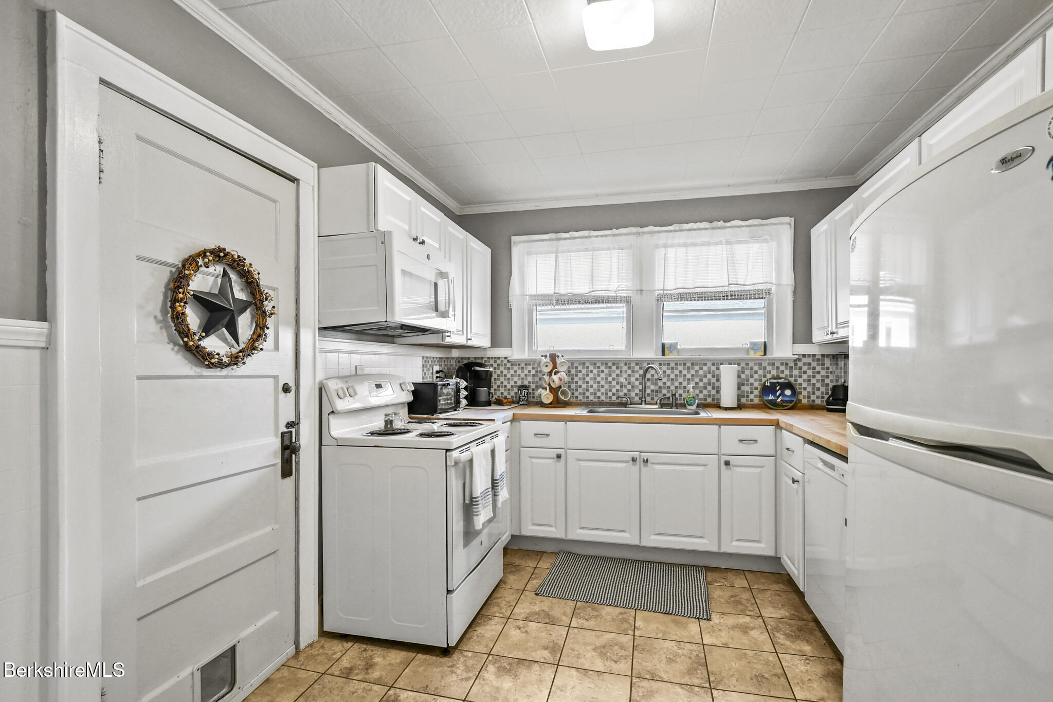 40 Gordon Street Pittsfield, MA 01201 - Photo 15 of 33 Kitchen