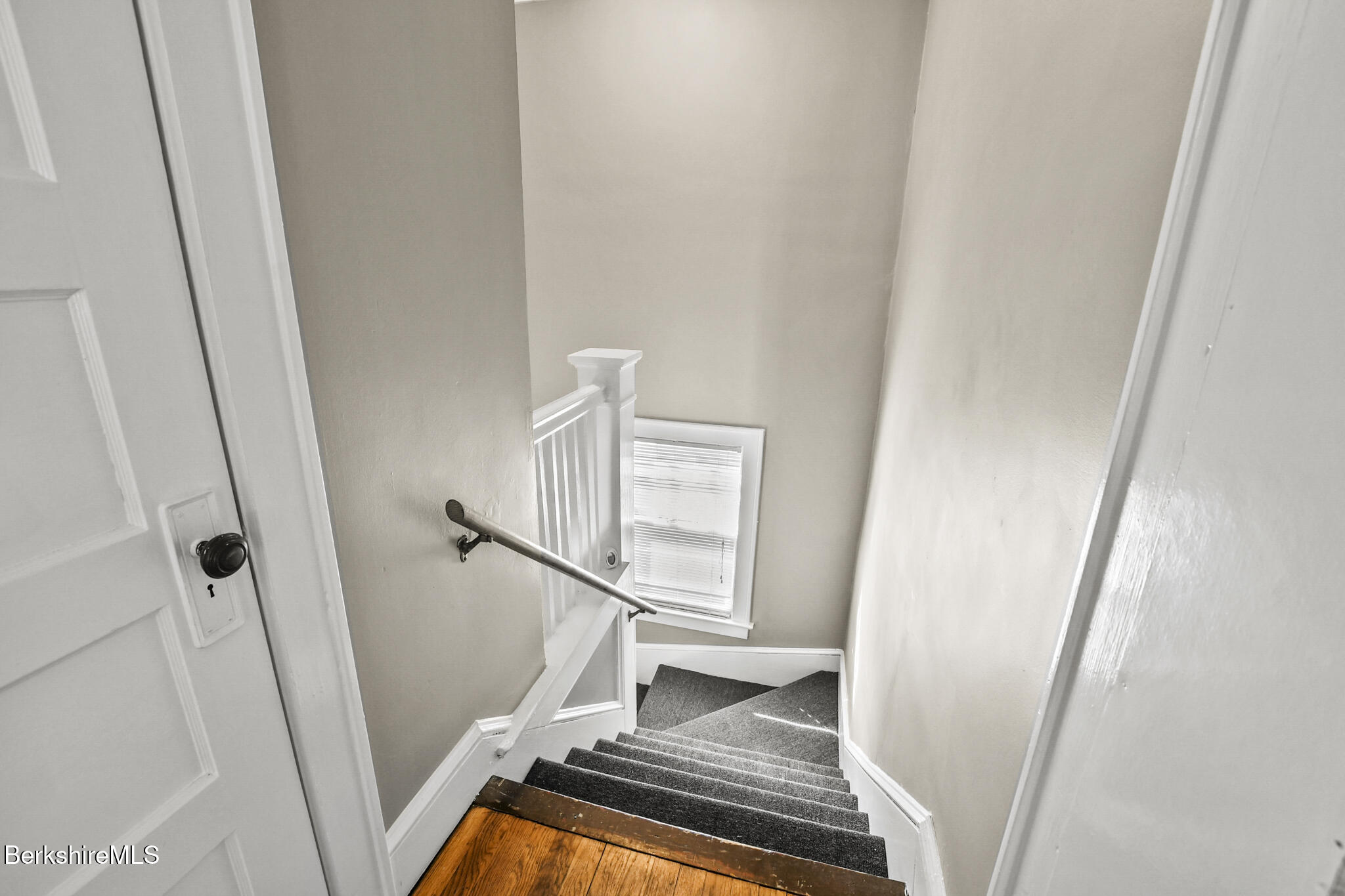 40 Gordon Street Pittsfield, MA 01201 - Photo 23 of 33 Entry