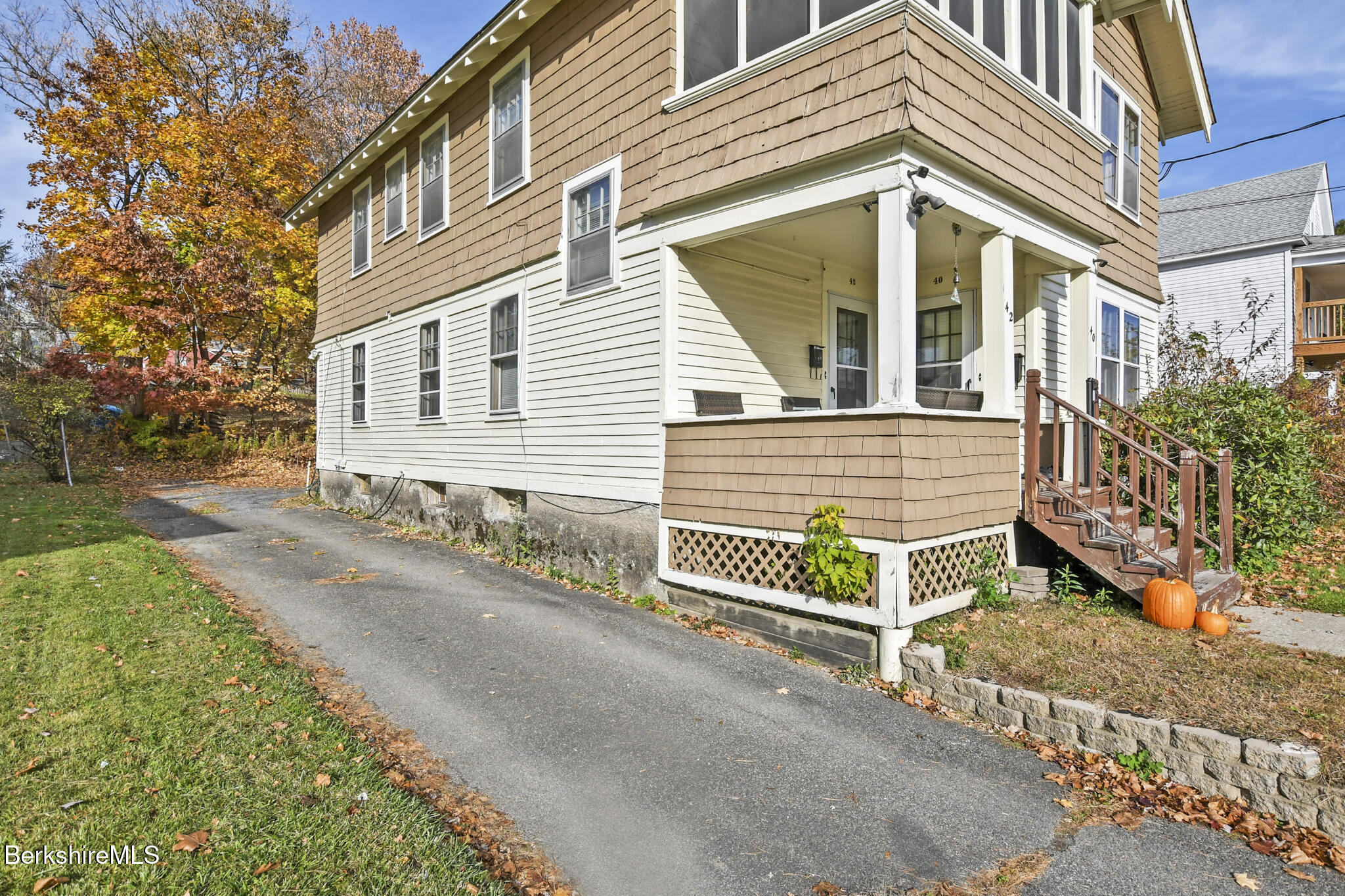 40 Gordon Street Pittsfield, MA 01201 - Photo 3 of 33 Front