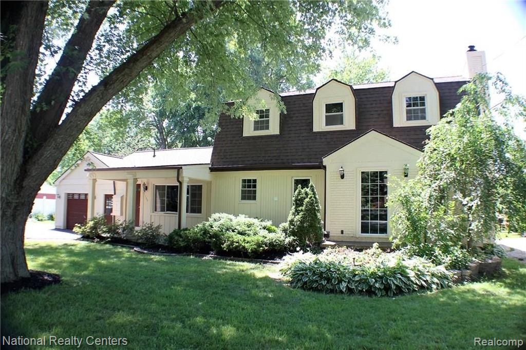 1150 Bangor Road Waterford, MI 48328 - Photo 1 of 14