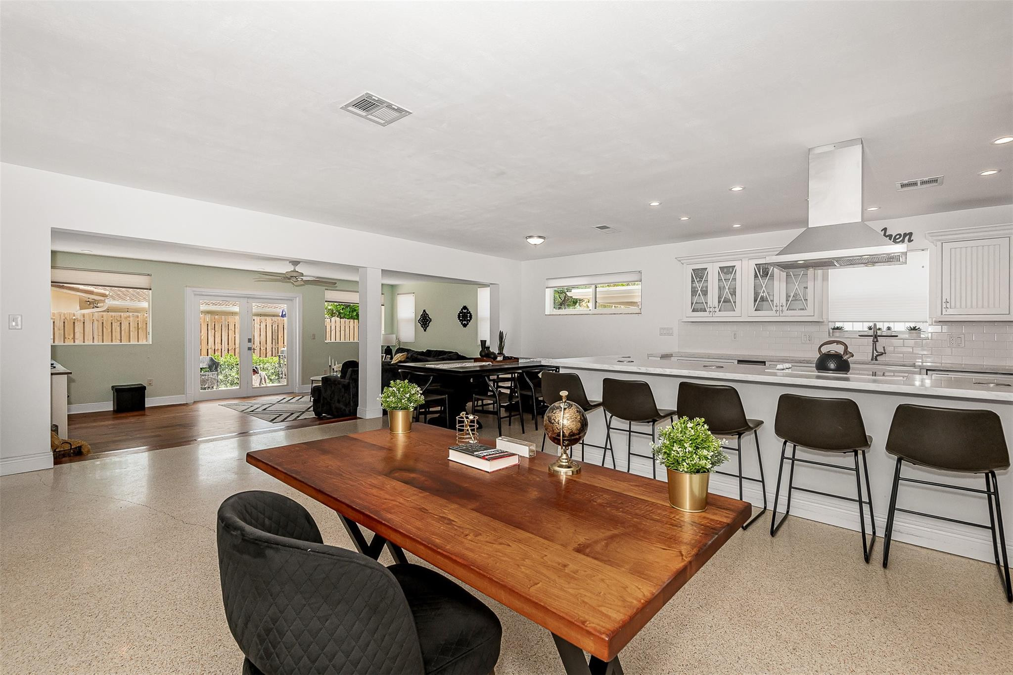 6340 Northeast 21st Road Fort Lauderdale, FL 33308 - Photo 8 of 29 Photo 8