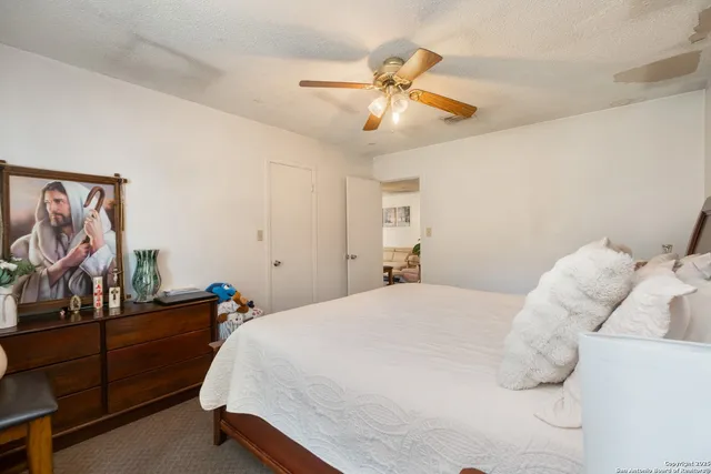 a picture of a wall with a white wall