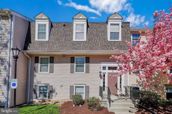 $325,000 | 3 Pickering Court, Unit 202, Germantown, MD 20874