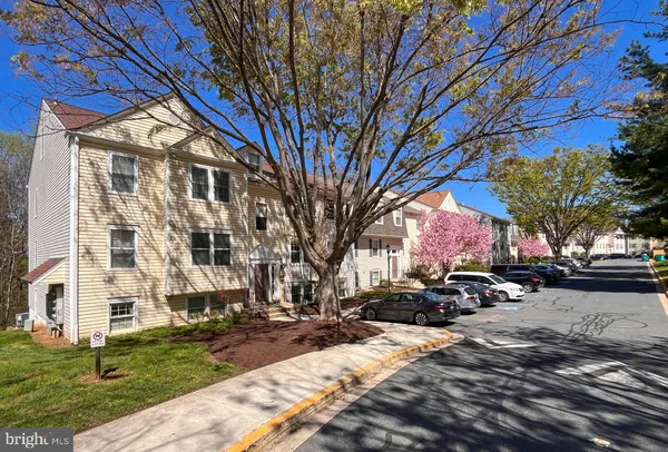 $325,000 | 3 Pickering Court, Unit 202, Germantown, MD 20874