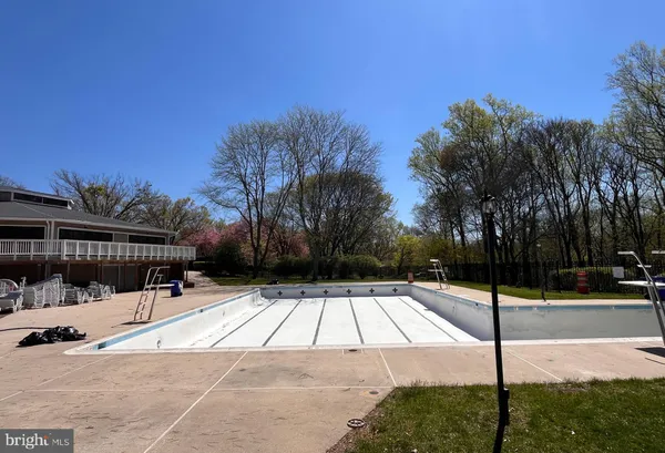 $325,000 | 3 Pickering Court, Unit 202, Germantown, MD 20874