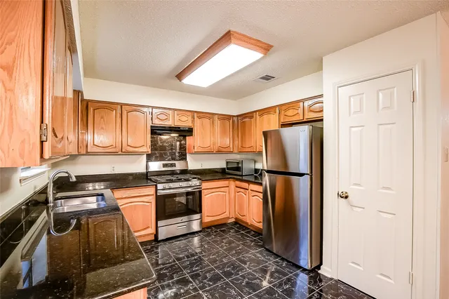 $2,300 | 6914 Dallas Drive, Austin, TX 78729