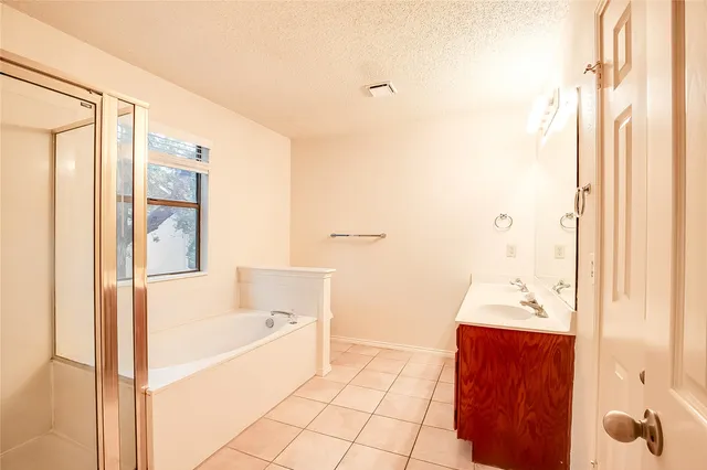 $2,300 | 6914 Dallas Drive, Austin, TX 78729