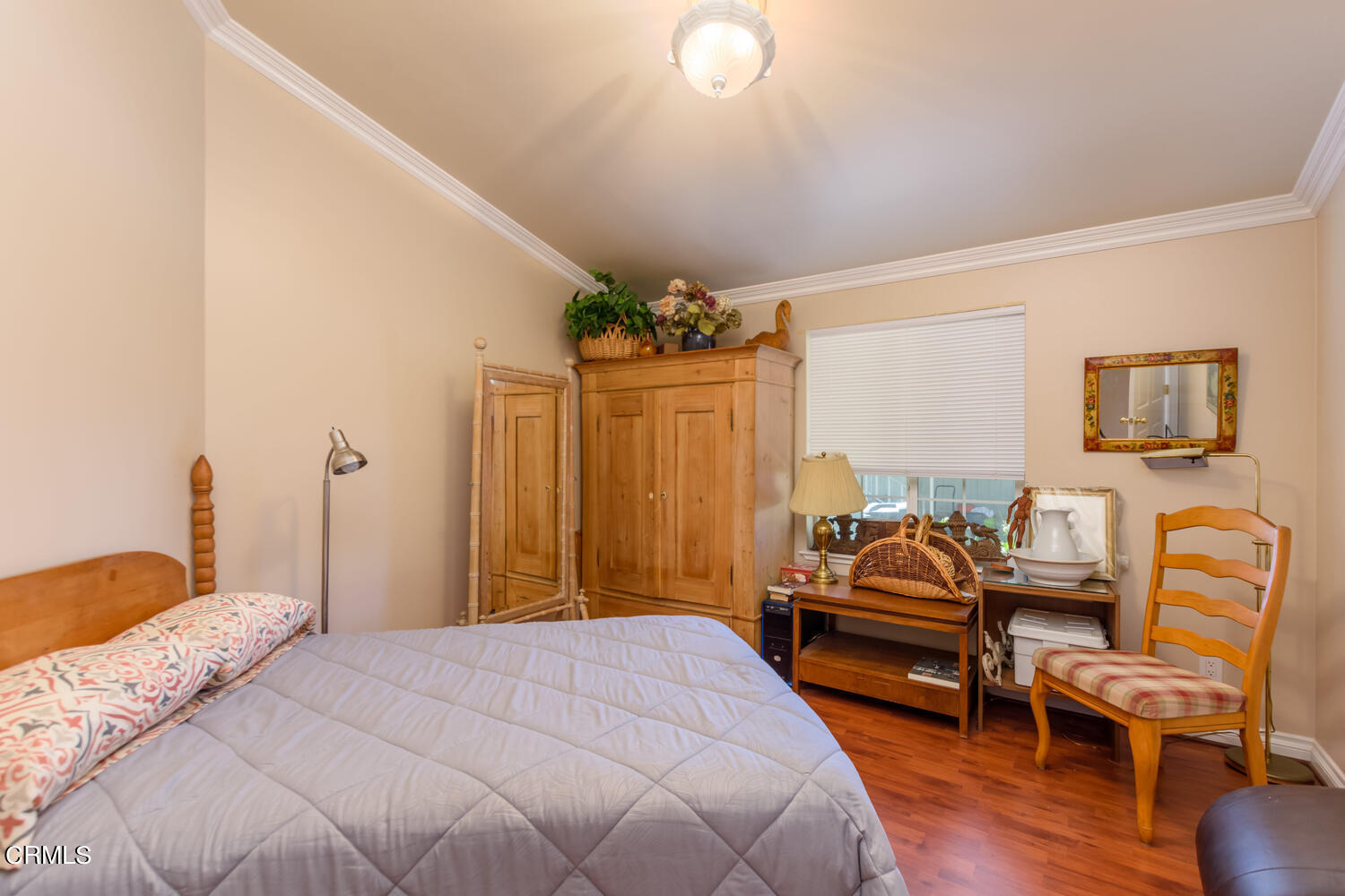 11405 Darling Road, Unit 1 Ventura, CA 93004 - Photo 17 of 31 a bedroom with a bed and a chair