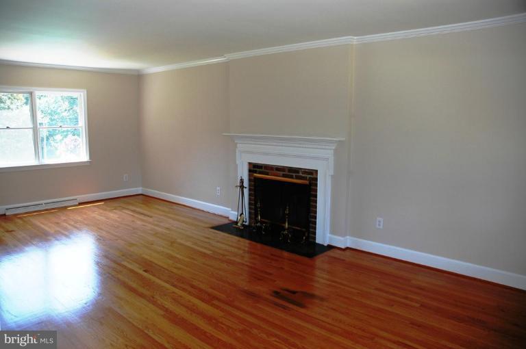 10354 Walker Road Culpeper, VA 22701 - Photo 3 of 23 Living Room