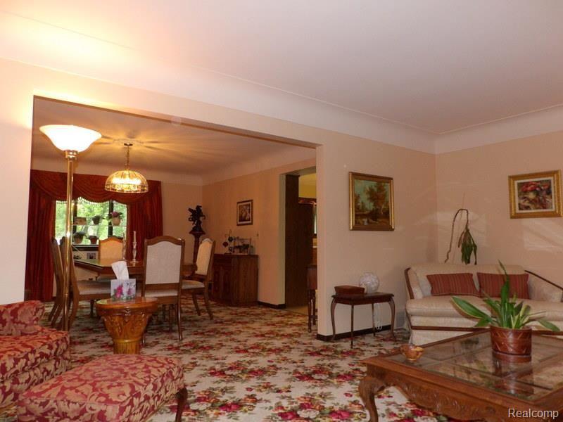 13710 Reeck Road Southgate, MI 48195 - Photo 20 of 63 100_2987.jpg