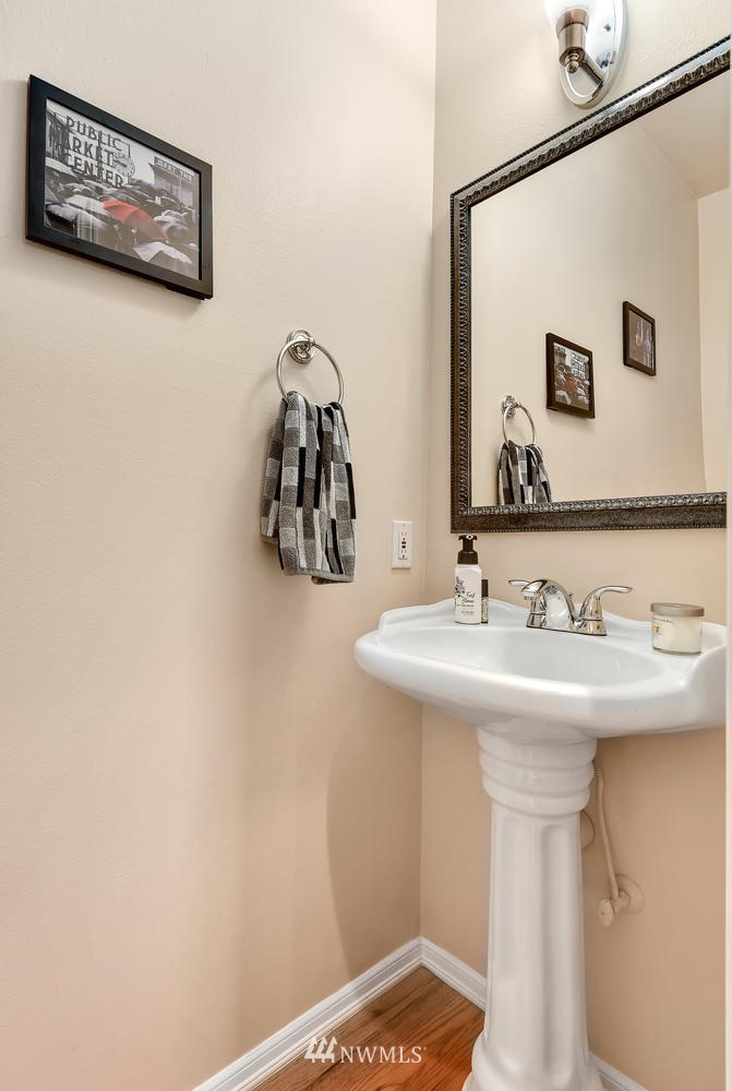 4225 Northeast 8th Street Renton, WA 98059 - Photo 14 of 25 Gallery Image 14