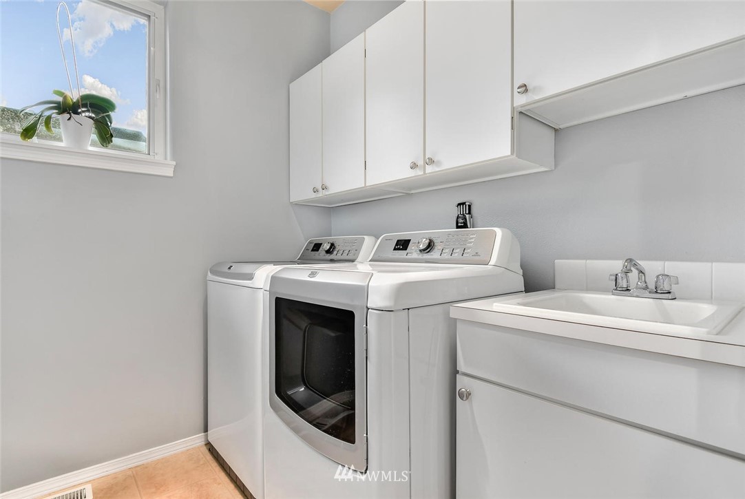 4225 Northeast 8th Street Renton, WA 98059 - Photo 15 of 25 Gallery Image 15