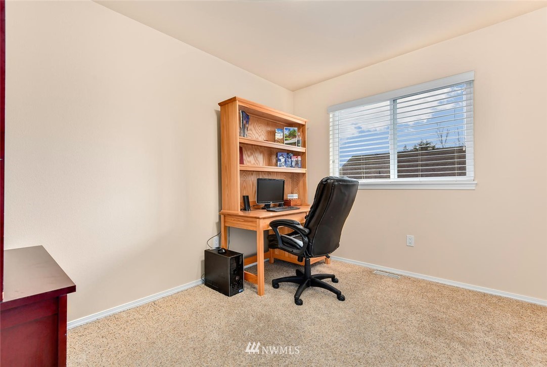 4225 Northeast 8th Street Renton, WA 98059 - Photo 21 of 25 Gallery Image 21