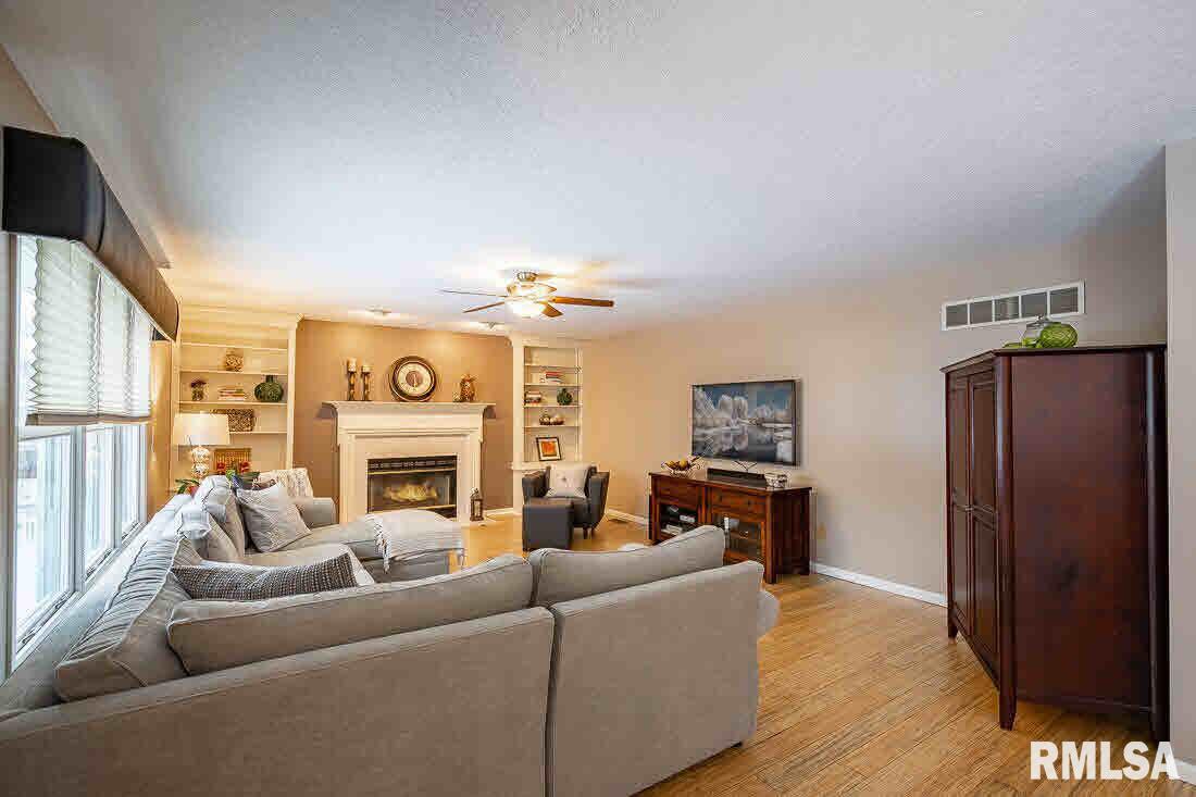 1800 Plum Tree Road Bettendorf, IA 52722 - Photo 5 of 24 Gallery Image 5