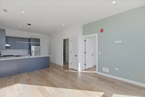 $2,950 | 4513 North Clark Street, Unit 301, Chicago, IL 60640