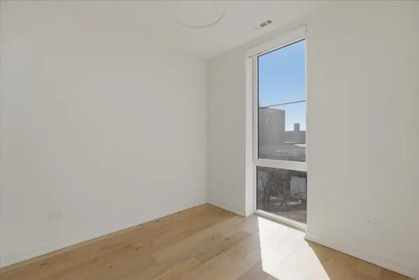 $2,950 | 4513 North Clark Street, Unit 301, Chicago, IL 60640