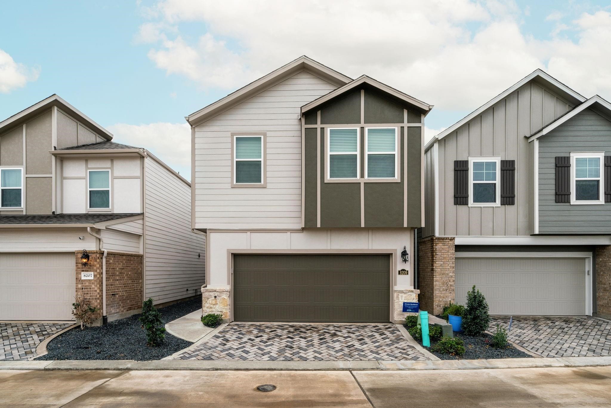 8209 Rising Stream Drive Houston, TX 77063 - Photo 2 of 35