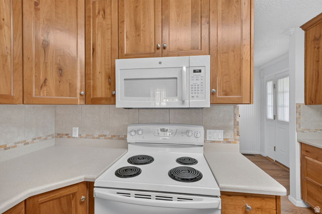 3298 Cherokee Lane Provo, UT 84604 - Photo 12 of 44 Gallery Image 12