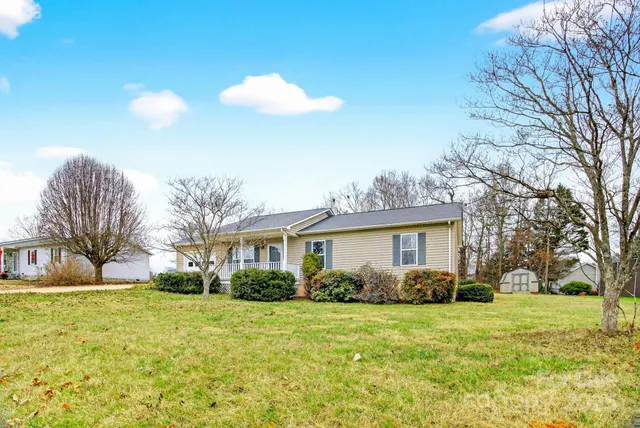 a view of a house with a backyard