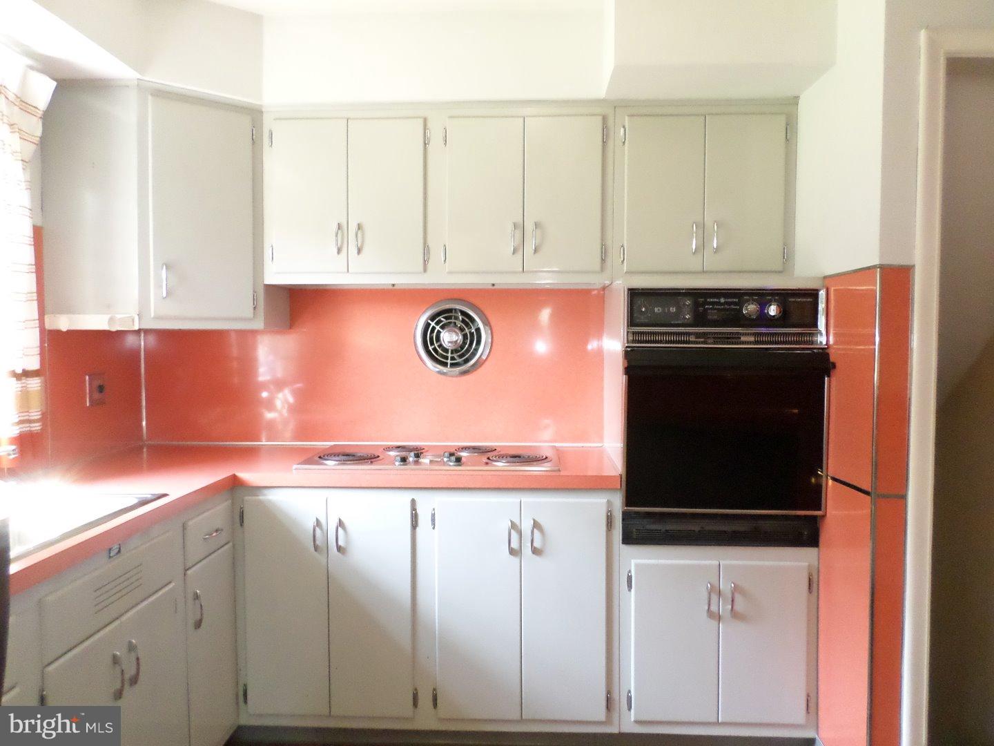 161 Crest Road Sinking Spring, PA 19608 - Photo 5 of 19 Kitchen