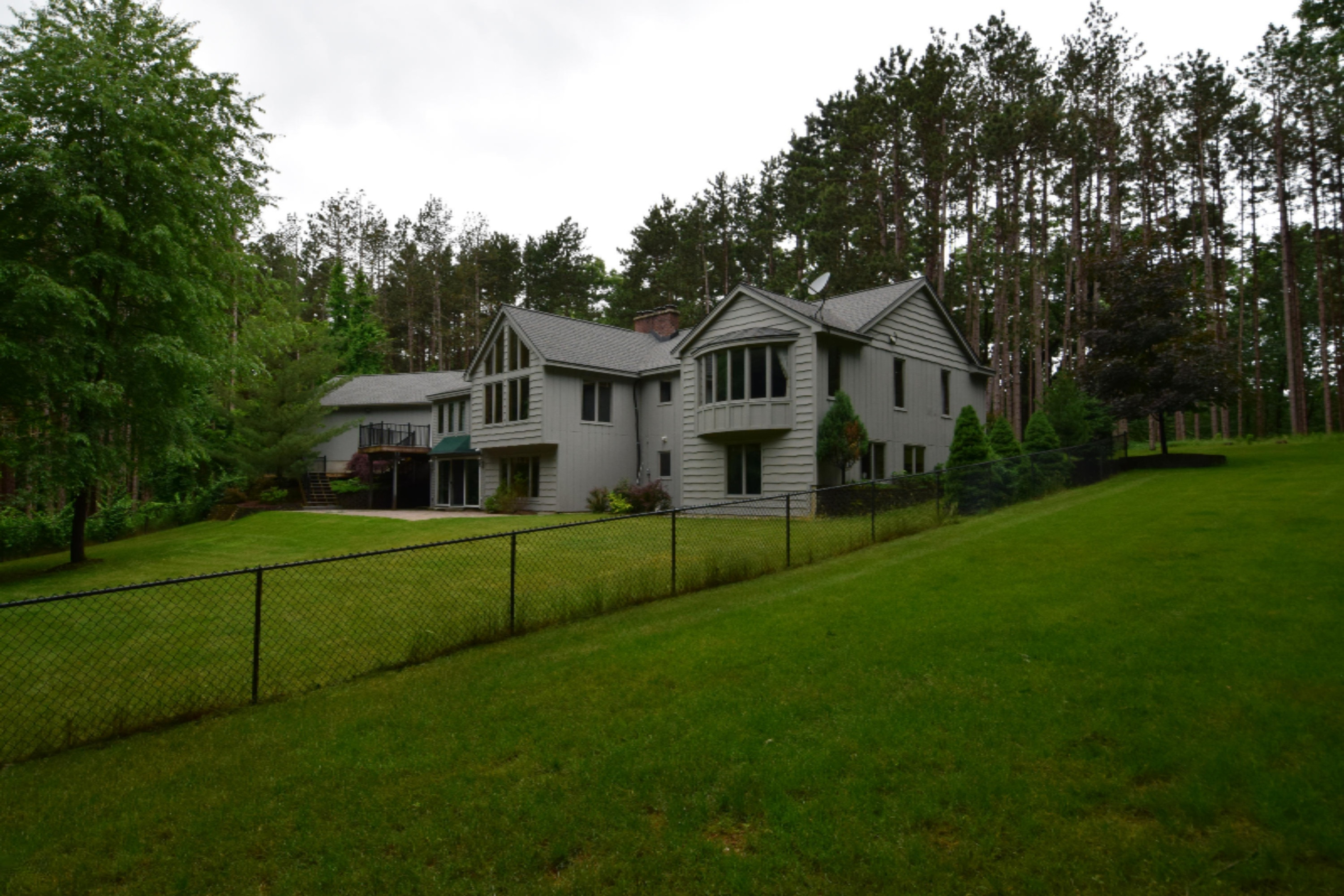 7670 Timber Bluff Road Southeast Ada, MI 49301 - Photo 30 of 32 027-photo--7218376