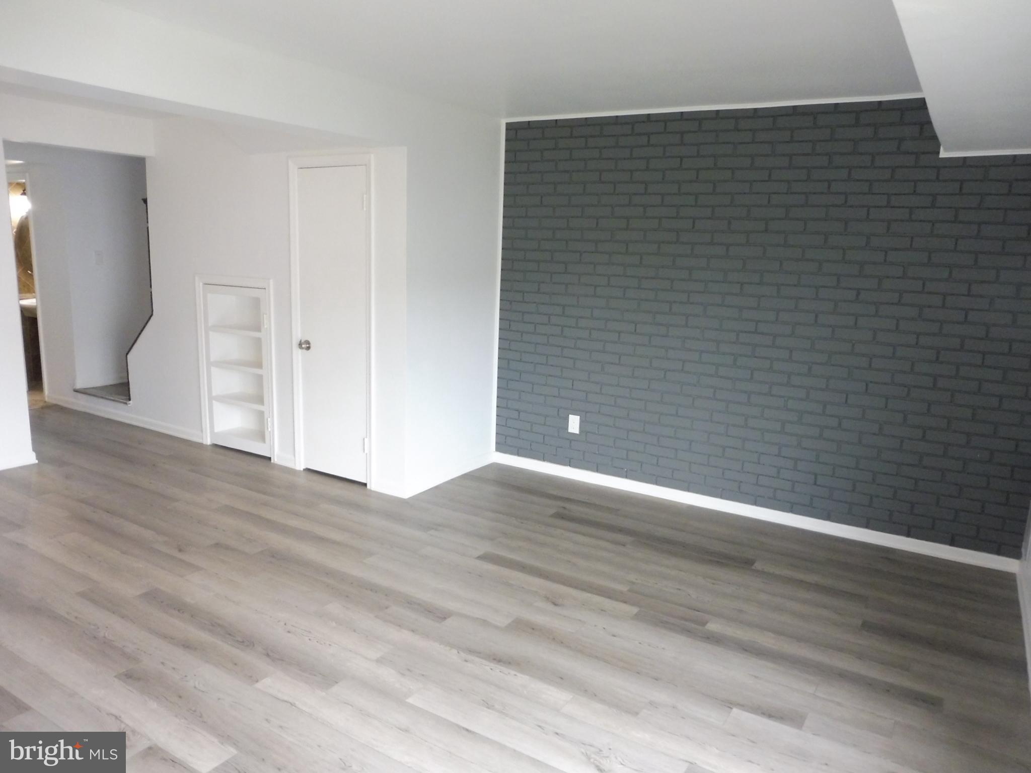 1030 C Margate Court Sterling, VA 20164 - Photo 4 of 27 Living room/dining room