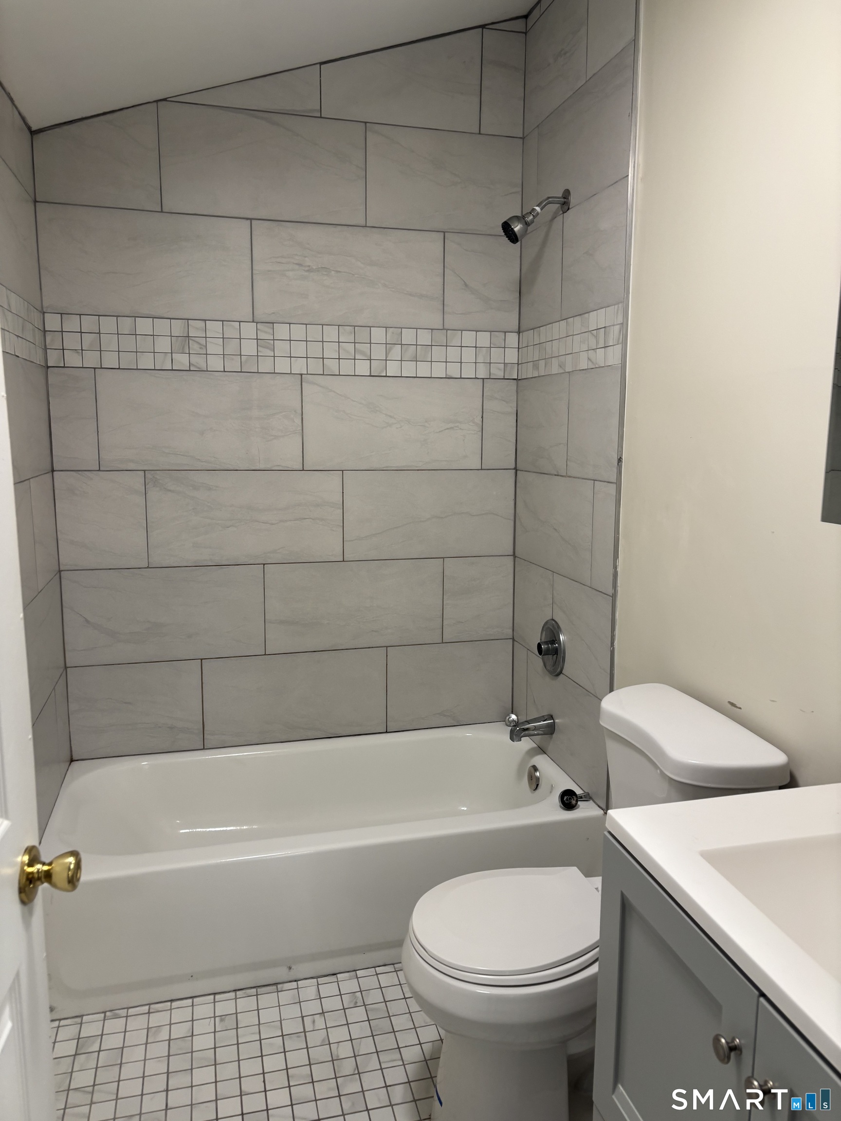 170 Short Beach Road Branford, CT 06405 - Photo 14 of 18 Gallery Image 14