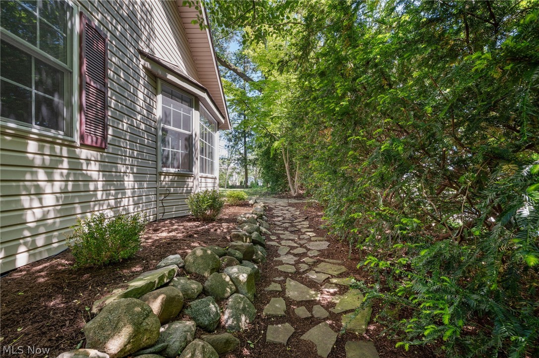 10137 Johnnycake Ridge Road Painesville, OH 44077 - Photo 7 of 50