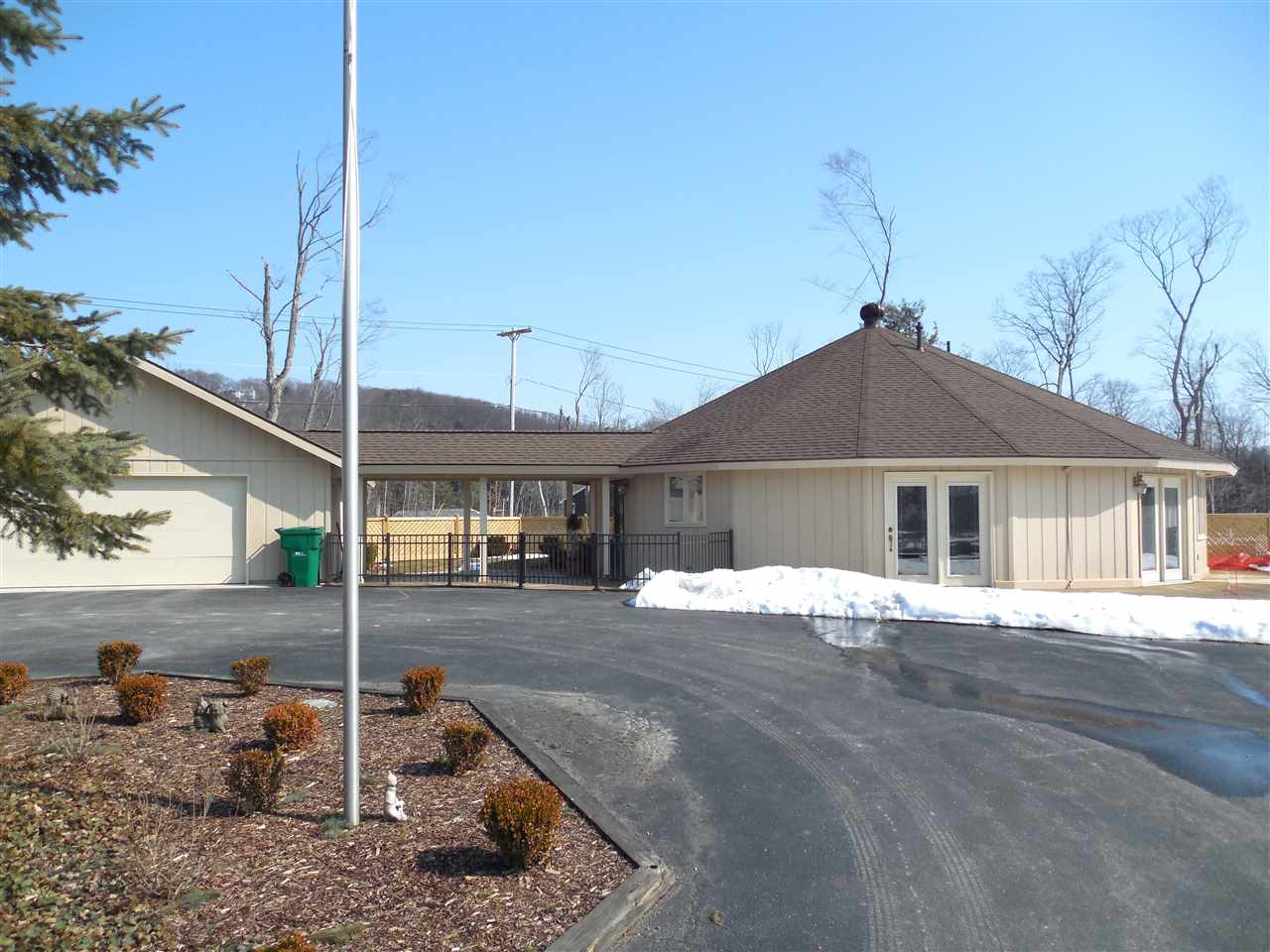 6924 South Dunns Farm Road Maple City, MI 49664 - Photo 44 of 49 1812694-43.JPG