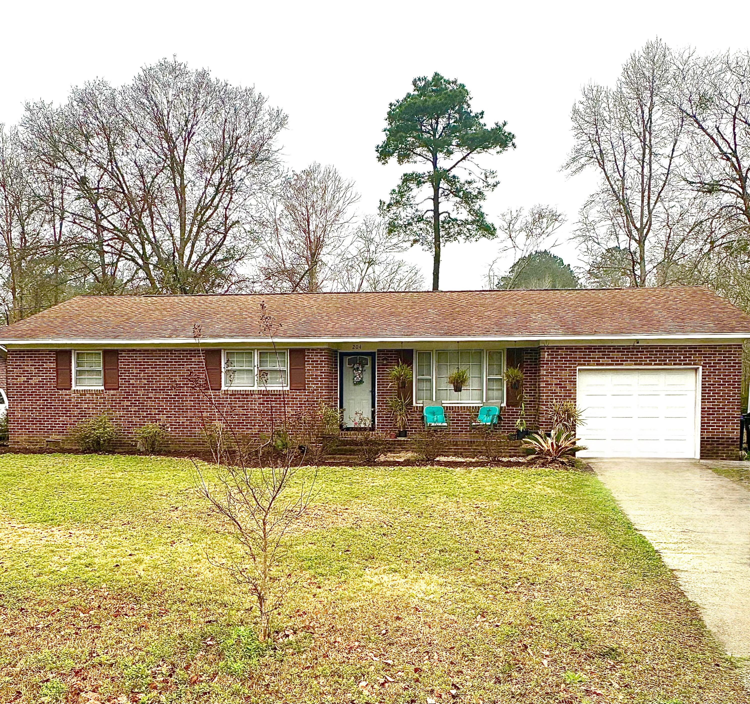 204 Cleveland Street Summerville, SC 29483 - Photo 1 of 16 B4409FFD-5FA1-4FCF-A2E7-36CE27B0C521