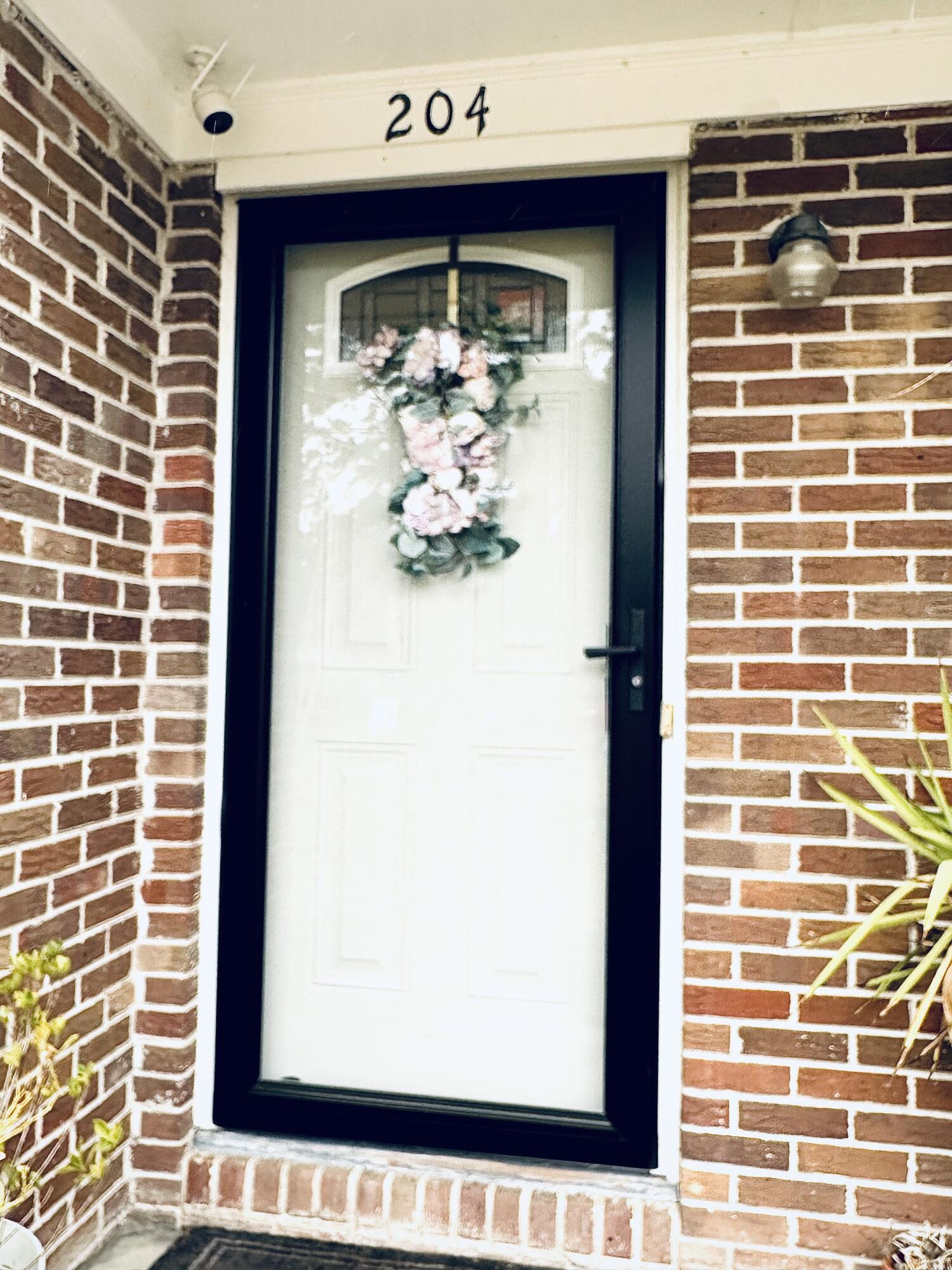 204 Cleveland Street Summerville, SC 29483 - Photo 2 of 16 18A6B193-BBAA-4EF2-8F5C-8EF3A0516F09