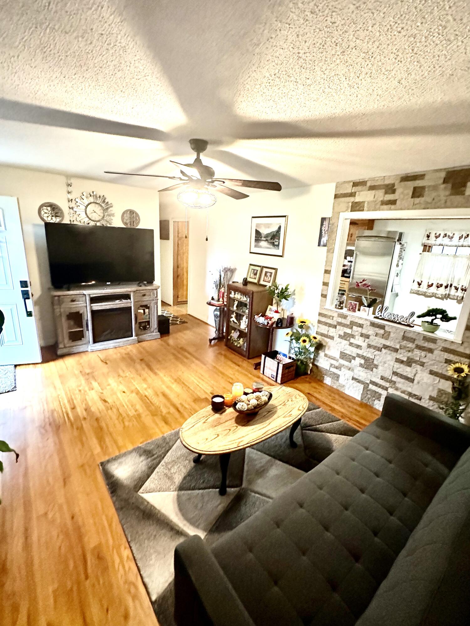204 Cleveland Street Summerville, SC 29483 - Photo 4 of 16 BEFB31F0-9374-4508-B25F-EB91F4ADA652