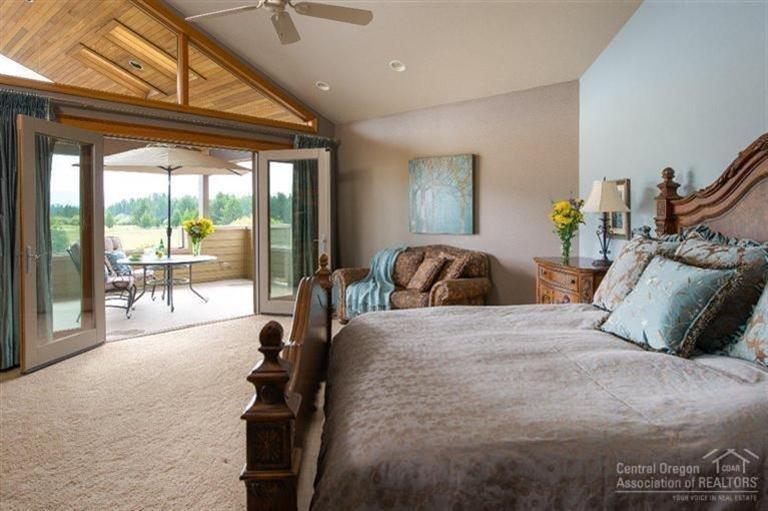 3 River Road Sunriver, OR 97707 - Photo 9 of 25 The vaulted master suite offers spacious