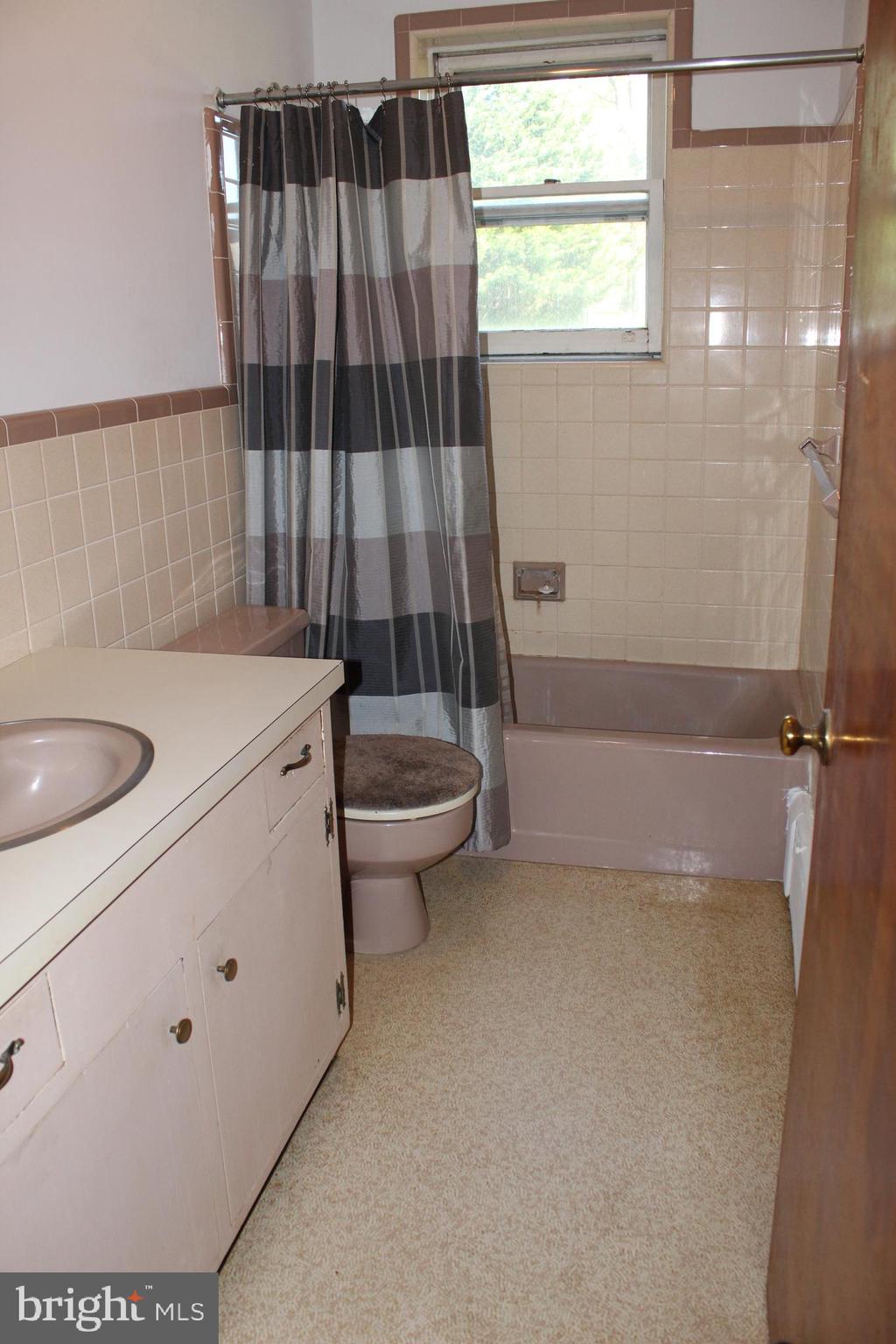 3082 Conestoga Road Glenmoore, PA 19343 - Photo 34 of 45 Full bath ( needs updating)
