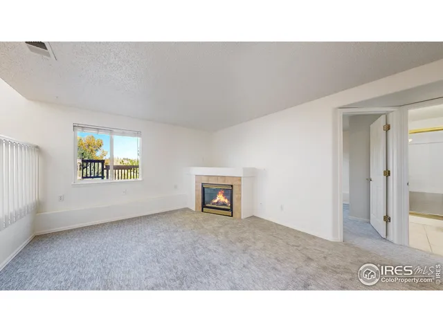 a black and white photo of a bathroom