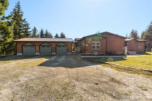 $750,000 | 13113 Algyer Road Southeast, Rainier, WA 98576