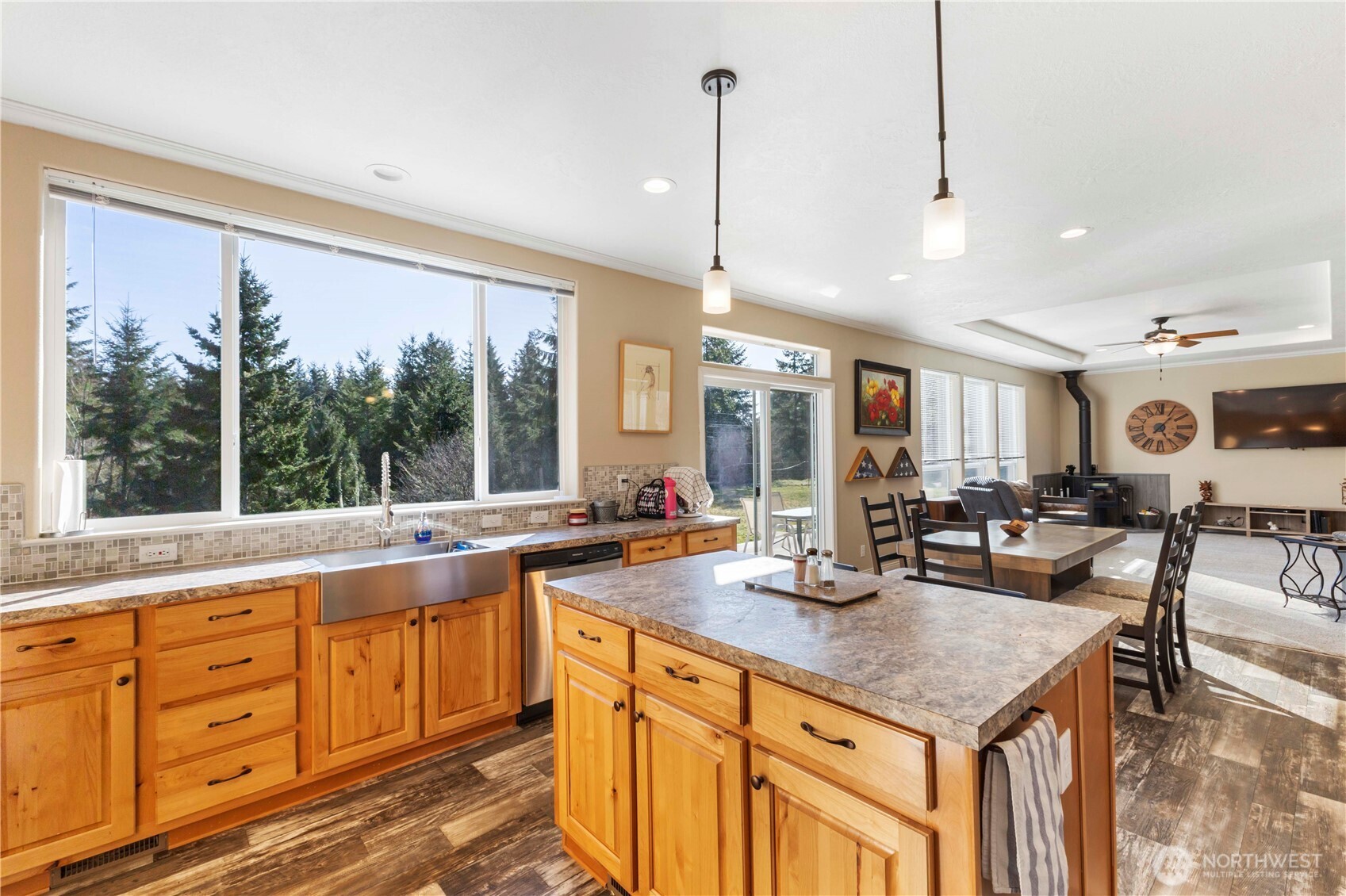 13113 Algyer Road Southeast Rainier, WA 98576 - Photo 9 of 40